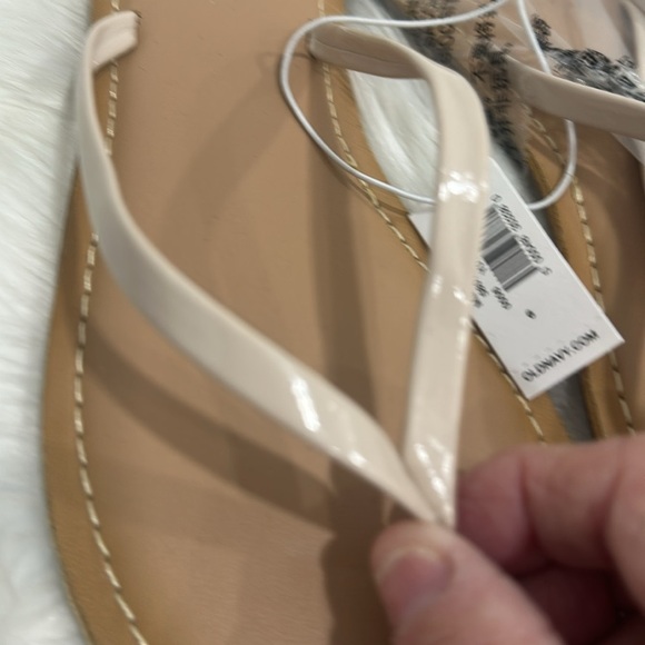 Old Navy size 6, taupe, shiny patent leather flip-flops sandals NWT - Picture 2 of 2